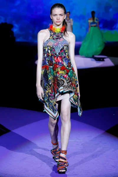 Look 16